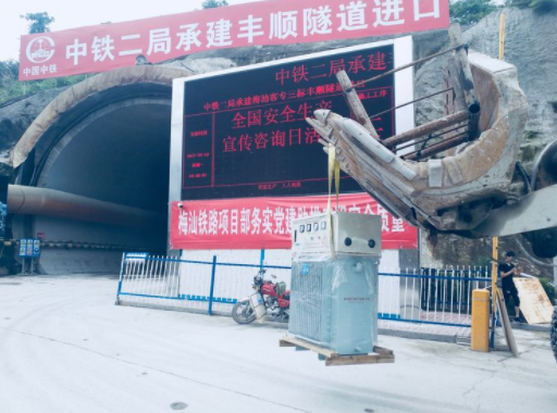 ����׃����